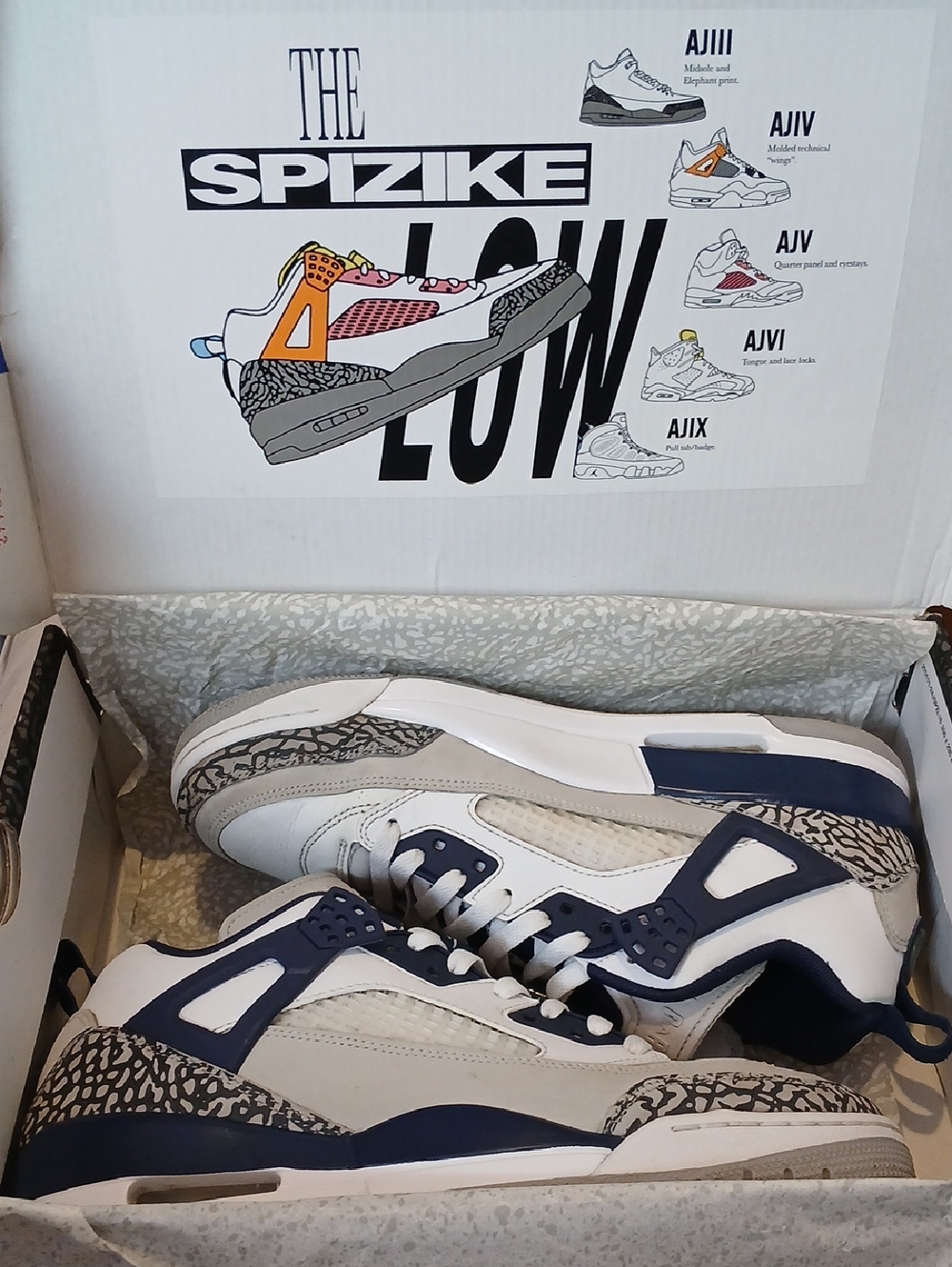 JORDAN WHITE AND NAVY SPIZIKES SIZE 9 LOW SNEAKERS AUTHENTIC!!!MiINT!!!